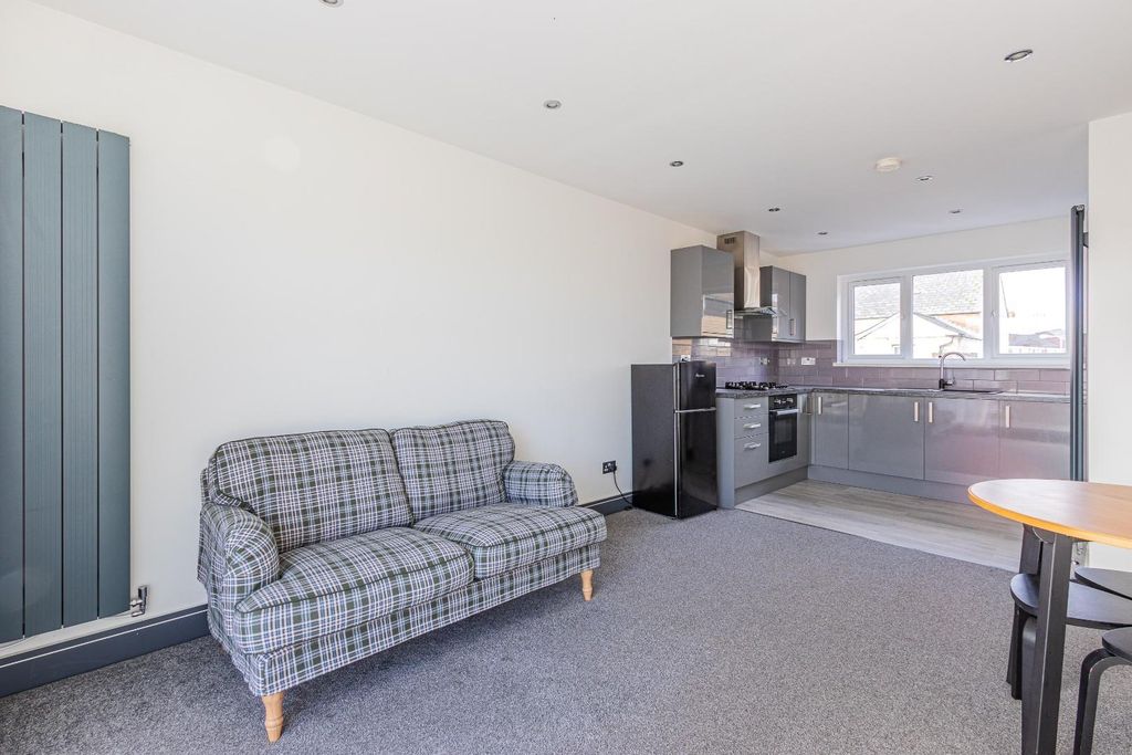 Property photo 3 of 10 Byron Street 30 (9 Of 10).Jpg
