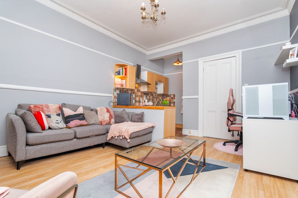 Property photo 3 of 18 Lounge/Kitchen