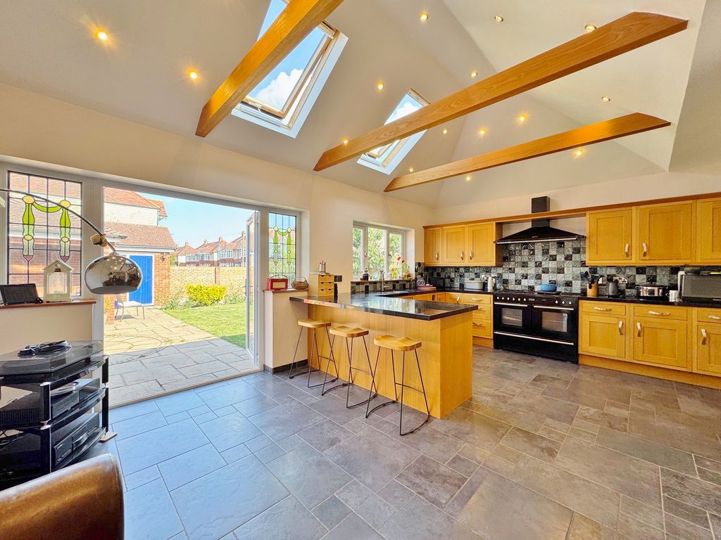 Property photo 2 of 31