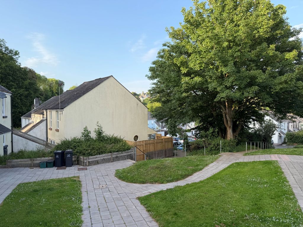 Property photo 3 of 10 8