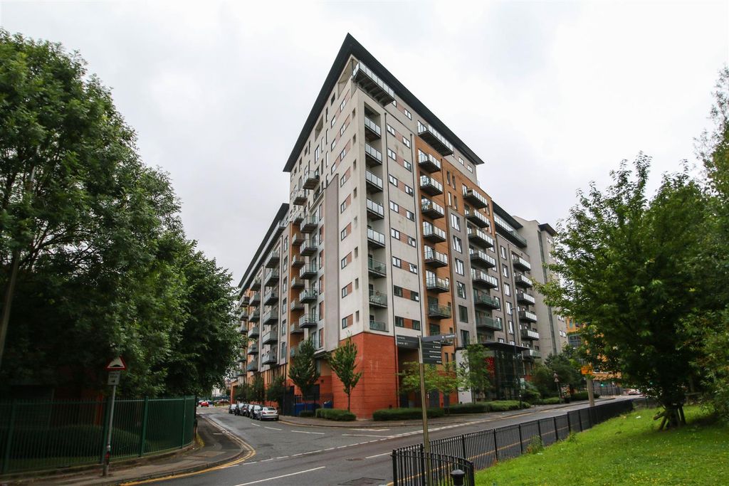 Property photo 1 of 7 Front Of Building