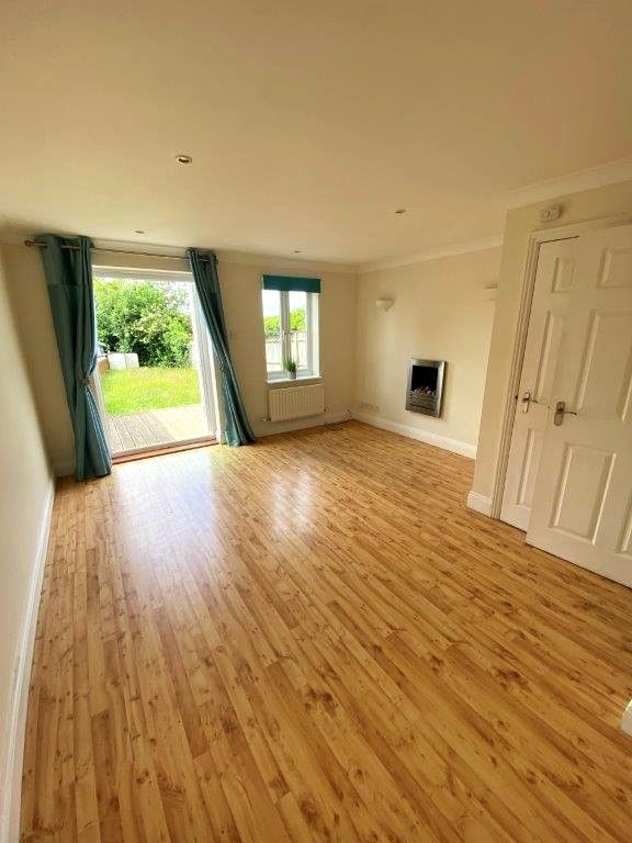 Property photo 2 of 11 Living Room