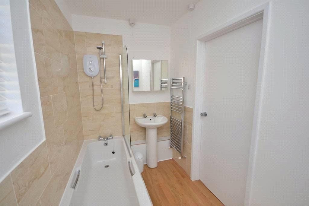 Property photo 3 of 9 Bathroom