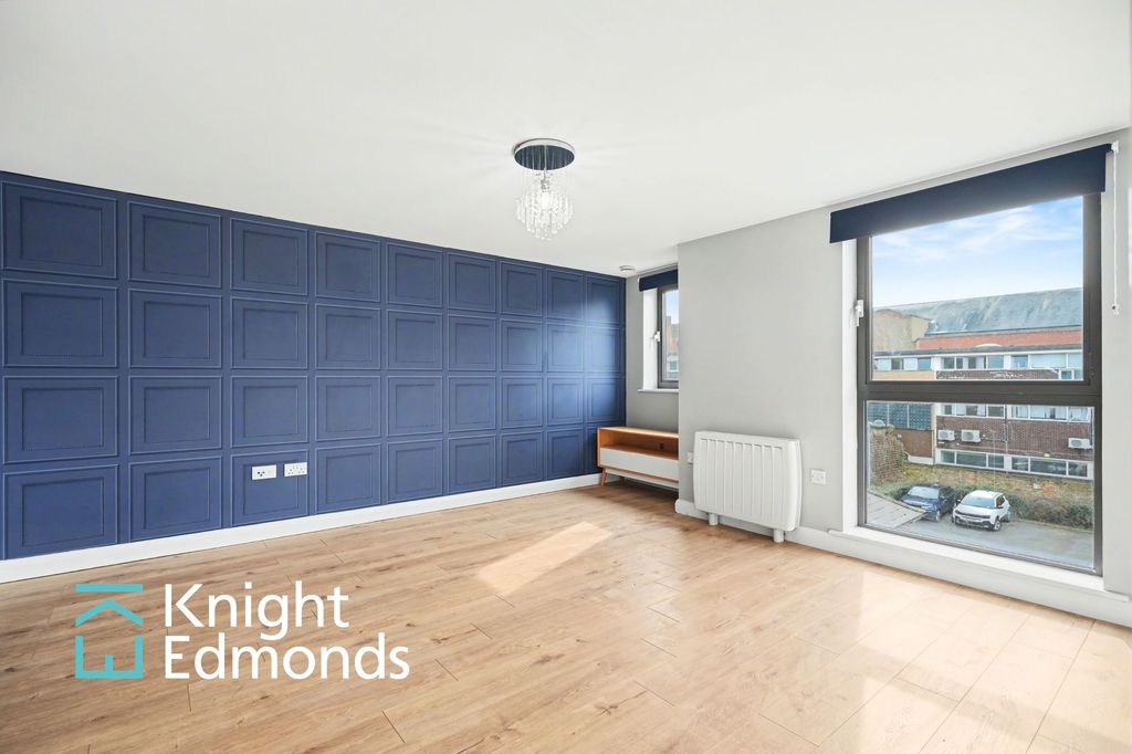 Property photo 2 of 11 Lounge