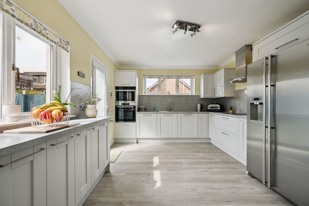 Property photo 3 of 40 Kitchen