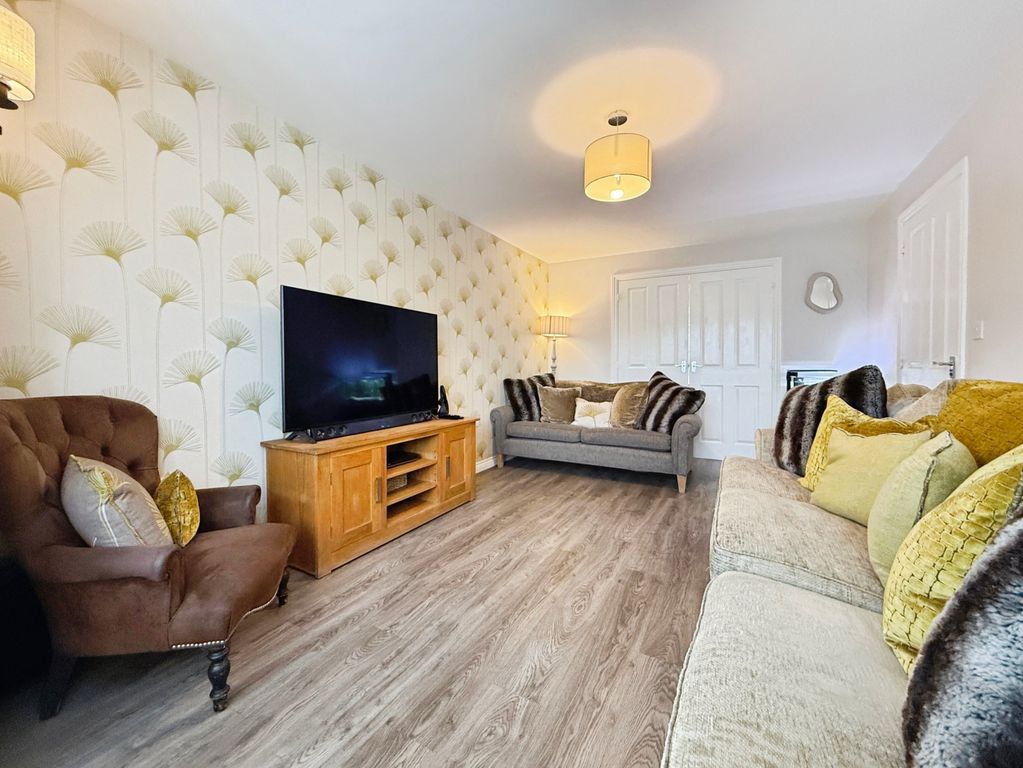 Property photo 3 of 33