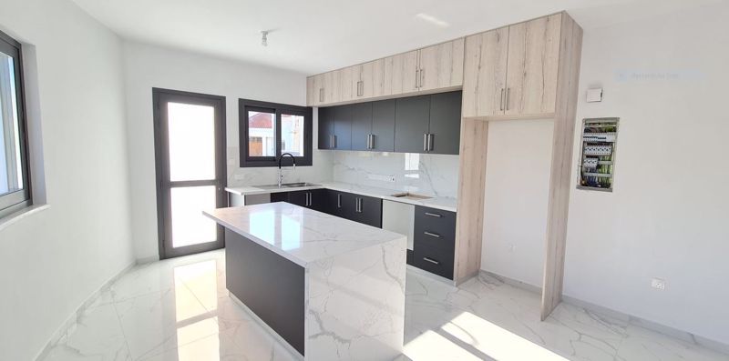 Property photo 3 of 17 Kitchen Example