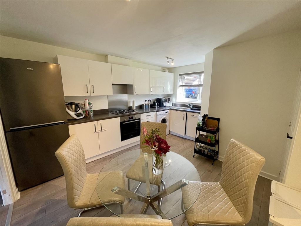 Property photo 3 of 18 Kitchen / Diner
