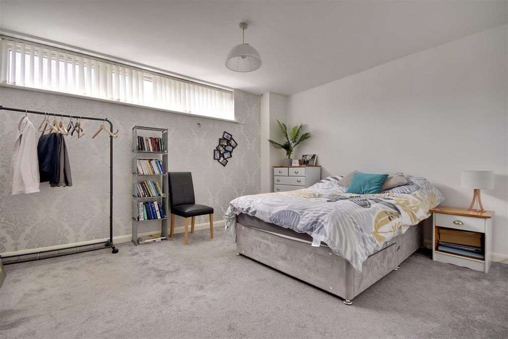 Property photo 2 of 10 Bedroom One