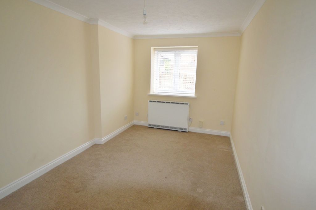 Property photo 3 of 5 Living Room