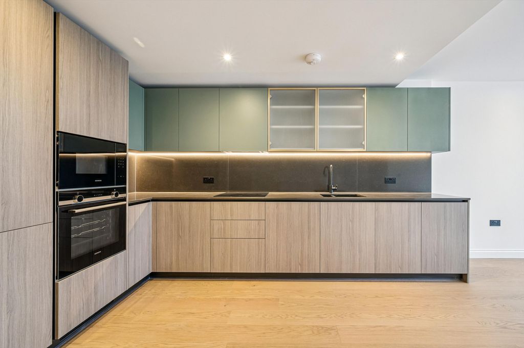 Property photo 2 of 17 Image