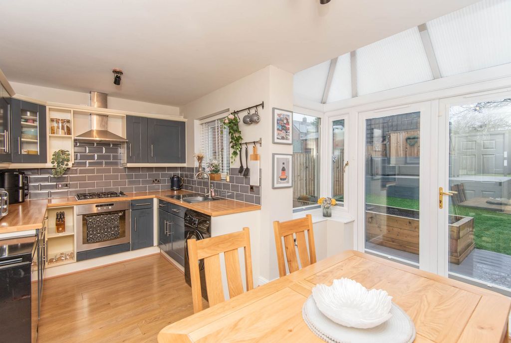 Property photo 3 of 21