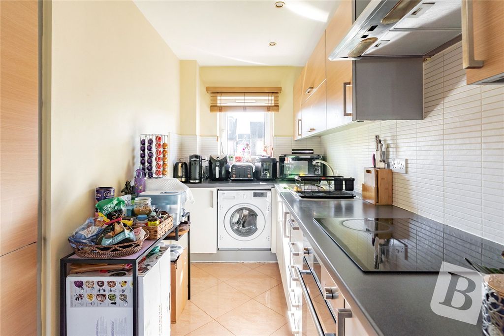 Property photo 3 of 19 Kitchen