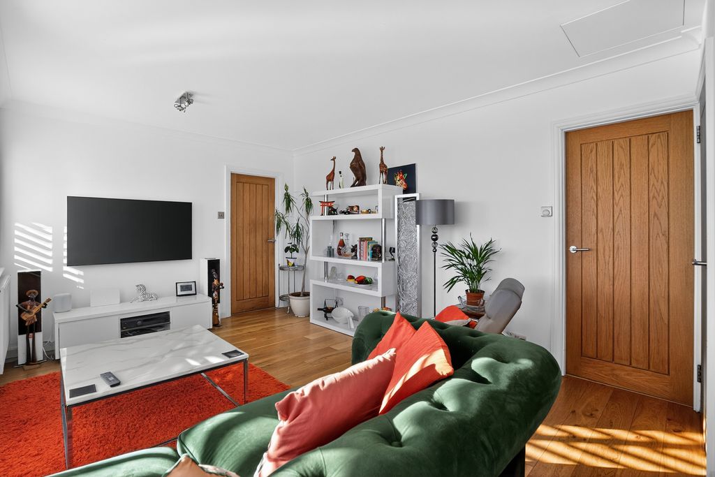 Property photo 2 of 28