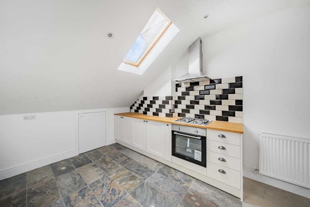 Property photo 3 of 11 Kitchen