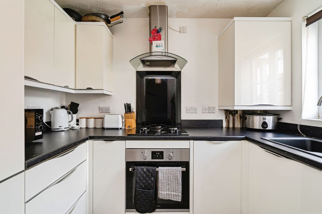 Property photo 3 of 16