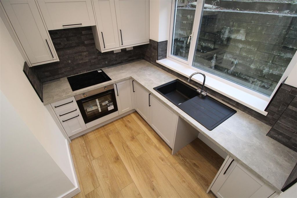 Property photo 3 of 13 Img_5585.Jpg