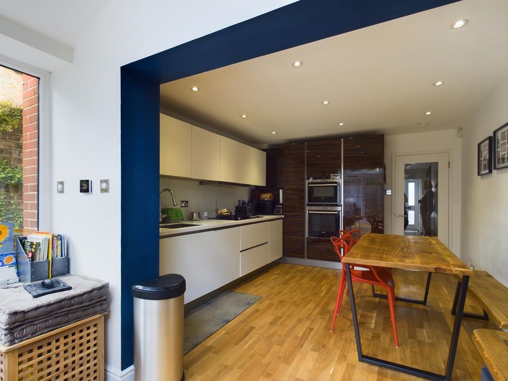 Property photo 1 of 17 Kitchen
