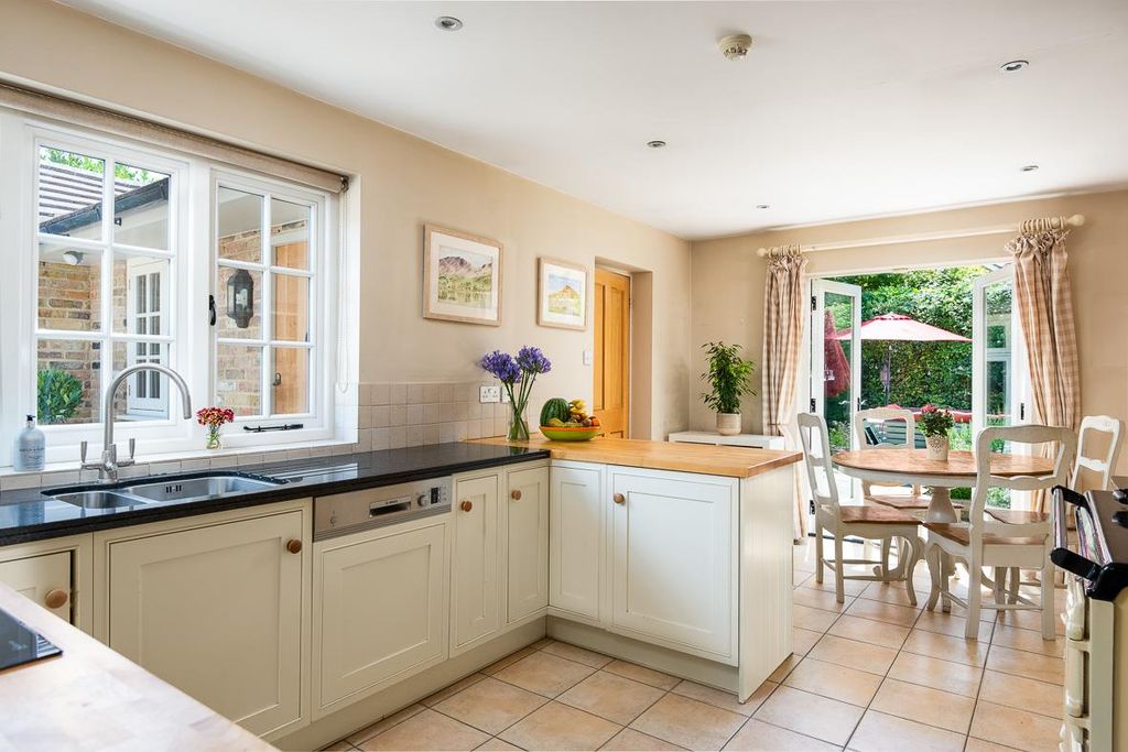 Property photo 3 of 30 Kitchen / Breakfast Room