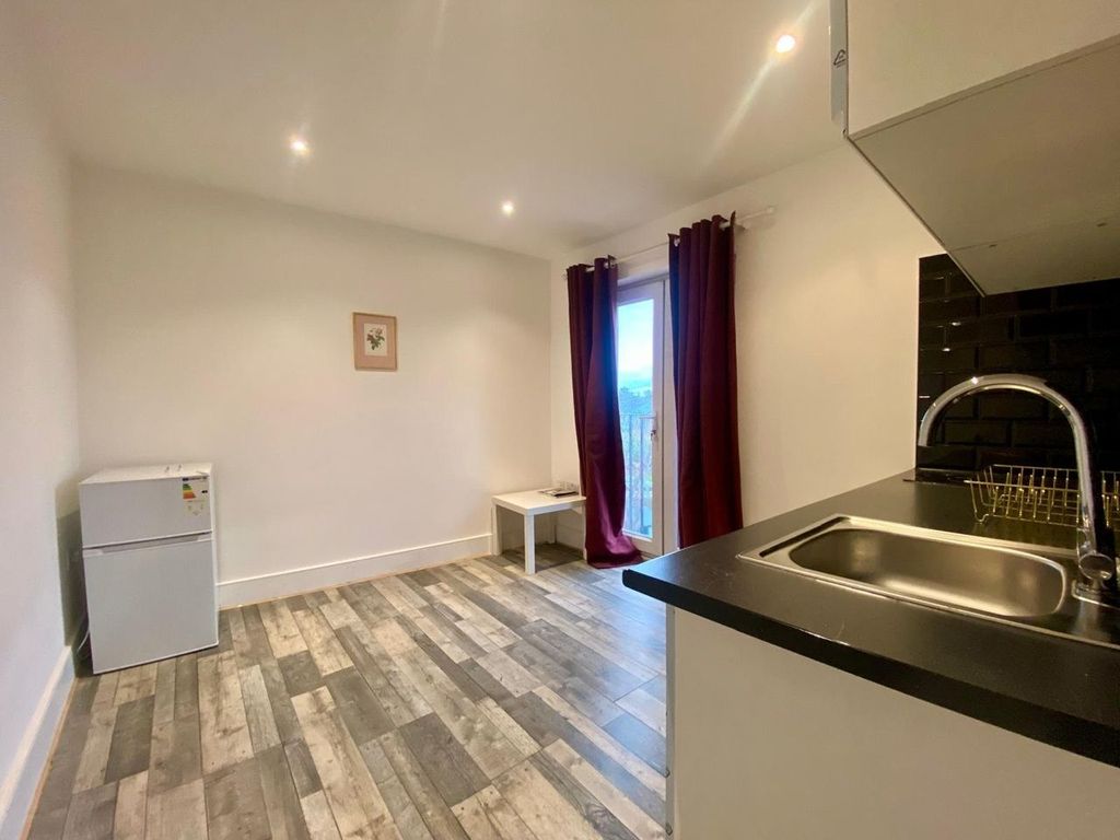 Property photo 2 of 3