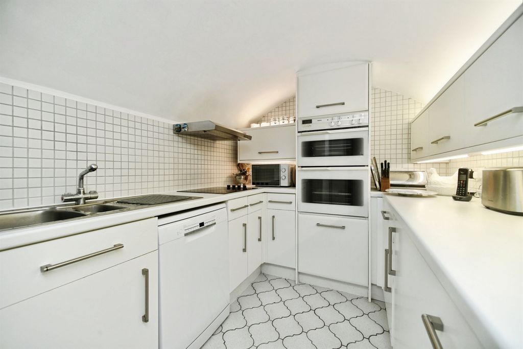 Property photo 3 of 22