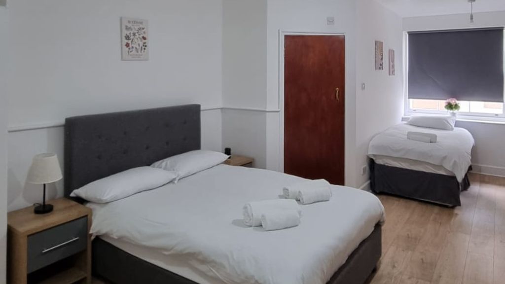 Property photo 1 of 6 A Spacious And Inviting Large Double Bedroom, Perf...