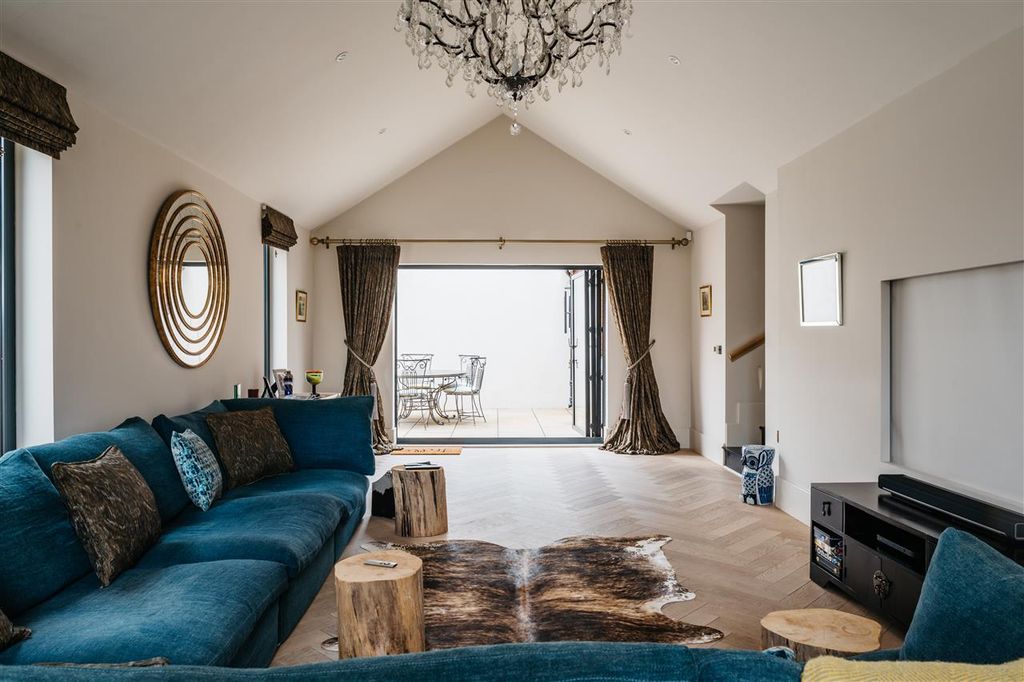 Additional image 12 of 5 bed detached house to rentSt Johns Hall, St Johns Place Canterbury, Canterbury CT1