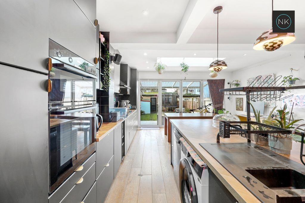 Property photo 3 of 31 4699665