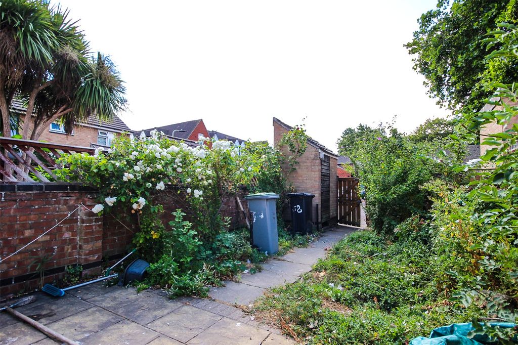 Property photo 2 of 16 Picture No. 18