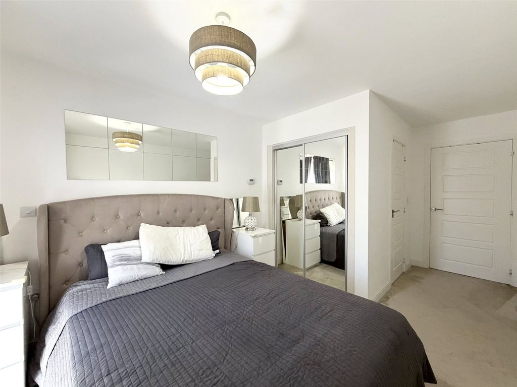 Property photo 3 of 19 Master Bedroom