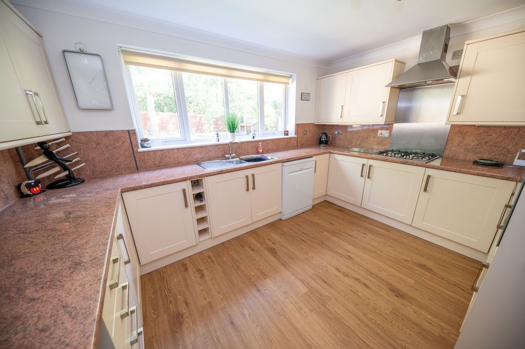 Property photo 2 of 19 Photo 21
