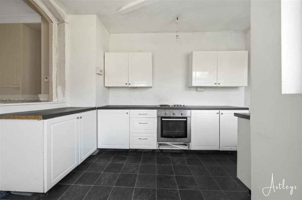 Property photo 2 of 17 Kitchen