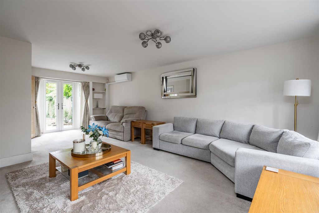 Property photo 3 of 16 112 Poplar Road_7.Jpg