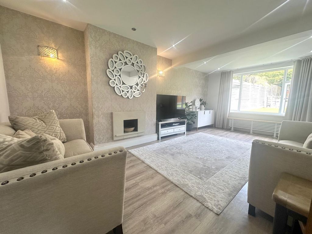 Property photo 2 of 14 1A1c59F9-Be6c-4086-A6Bd-0F0458245804