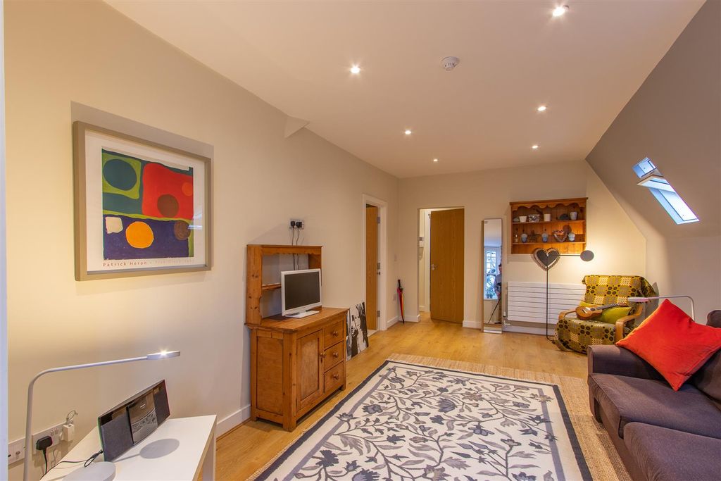 Property photo 2 of 12 Cathedral Road 114, 5-12.Jpg