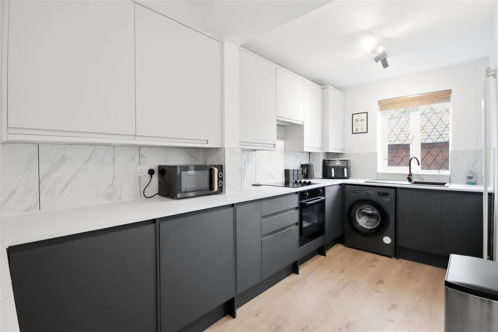 Property photo 2 of 13 'l' Shaped Kitchen/Diner (1)