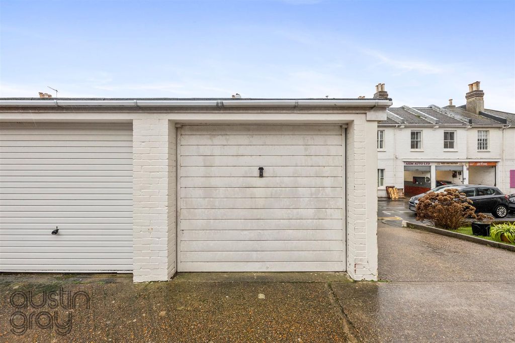 Property photo 2 of 20 Westbourne Place, 19-019.Jpg