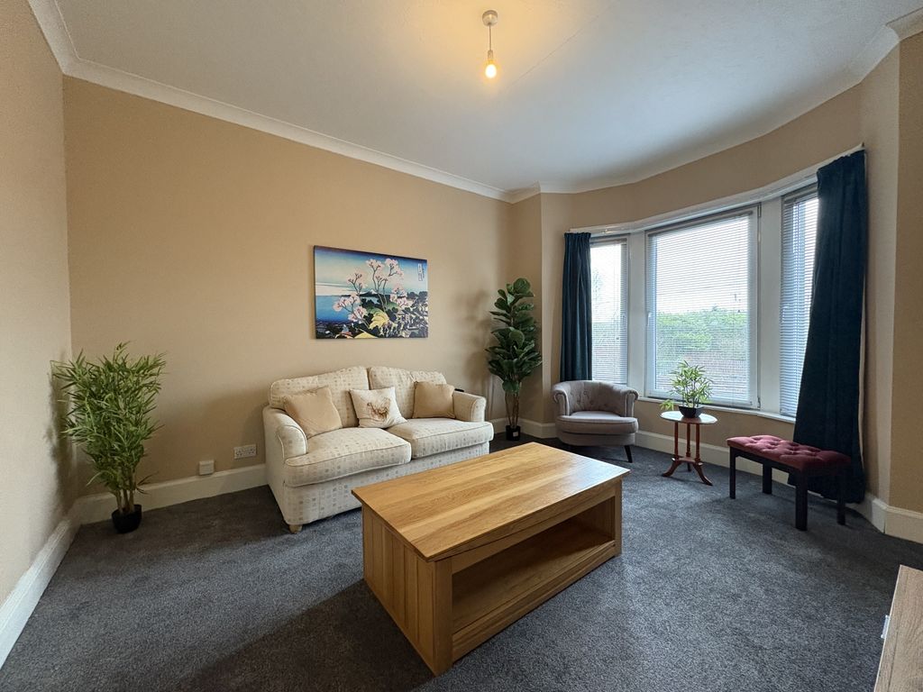 Property photo 1 of 6 Living Room