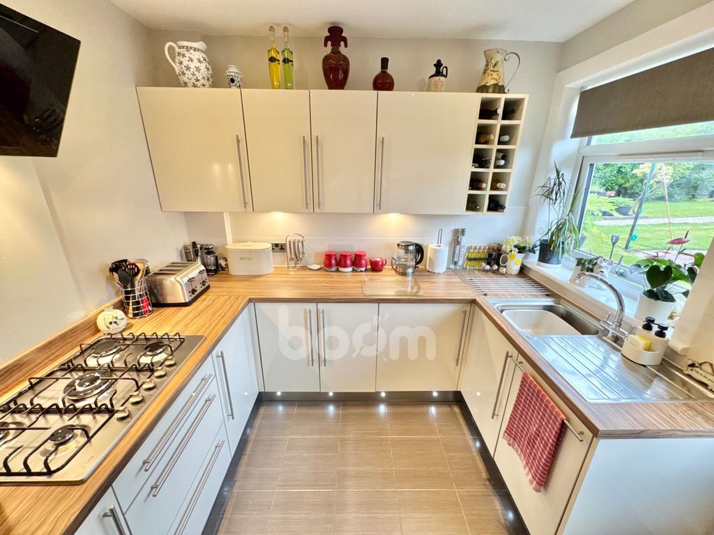 Property photo 3 of 24 Auldlea Road, Beith Kitchen Pic