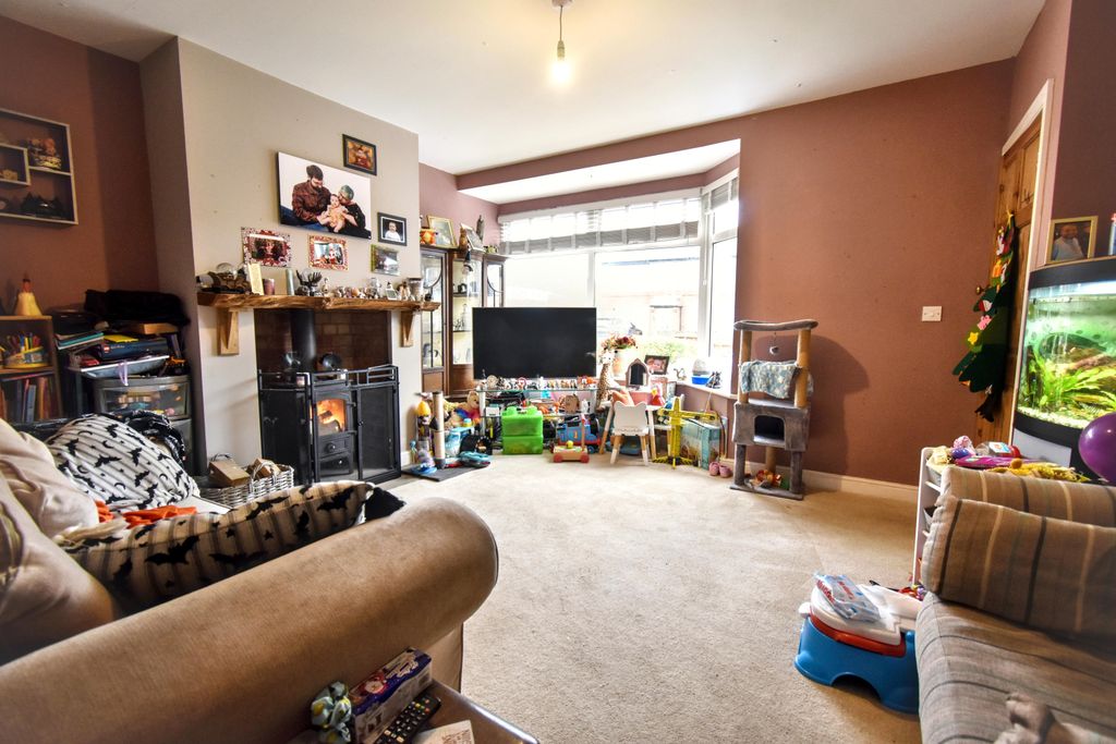 Property photo 2 of 11 Living Room