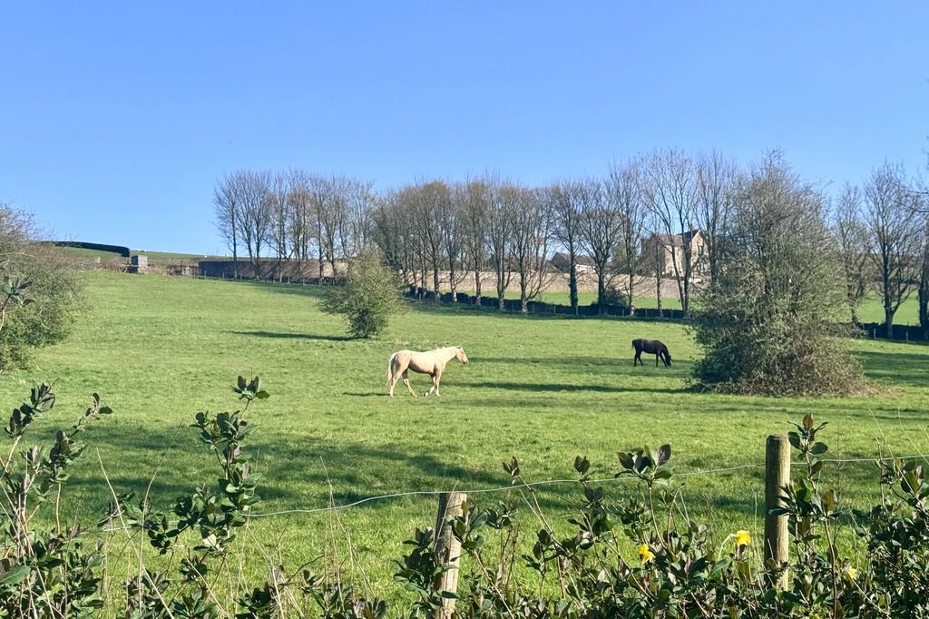 Property photo 2 of 28