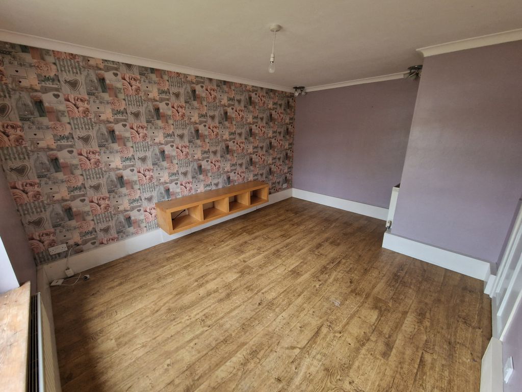 Property photo 3 of 14 Sitting Room