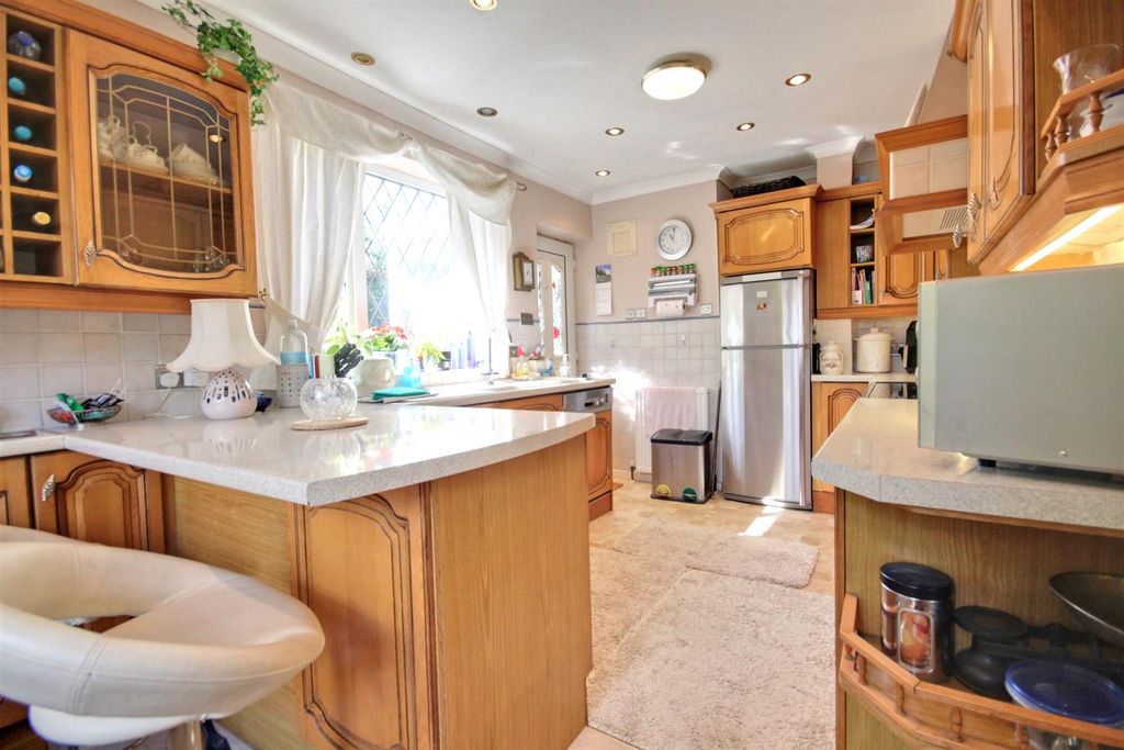 Property photo 3 of 23