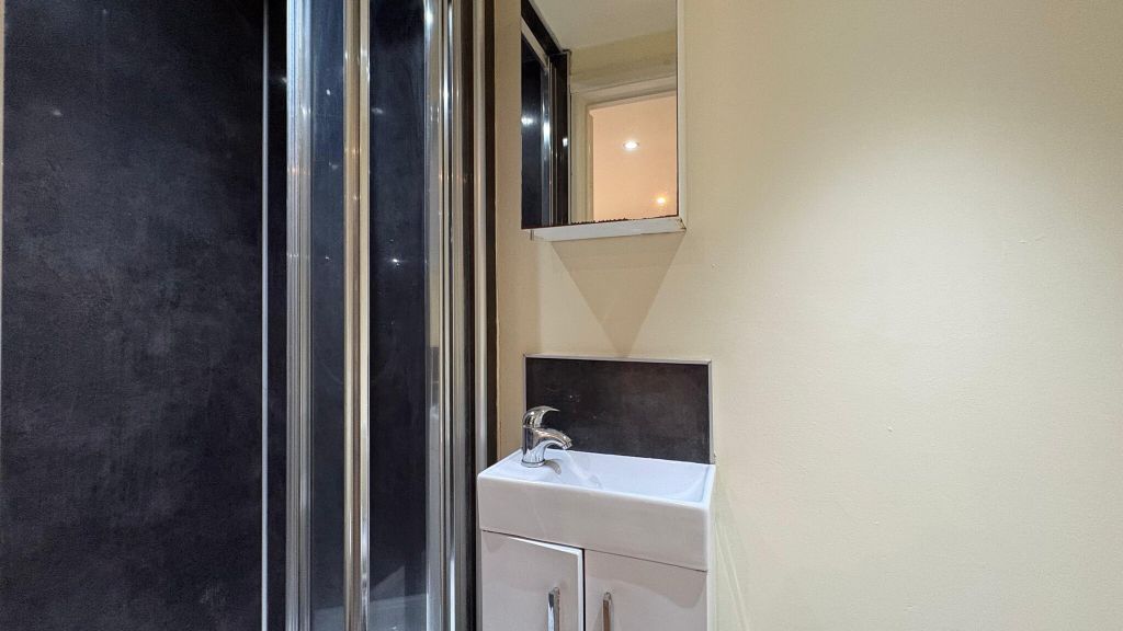 Property photo 3 of 6 Bathroom