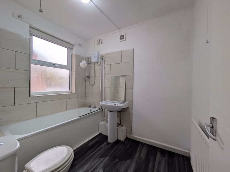 Property photo 3 of 9 Photo 8