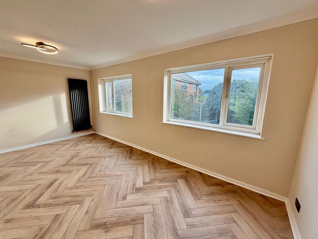 Property photo 2 of 16 F478734d-20A9-4B81-85Fc-Dac3E600d0F6.Jpeg