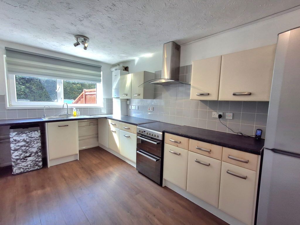 Property photo 2 of 8 Kitchen