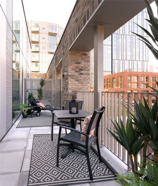 Property photo 2 of 13 Bankside
