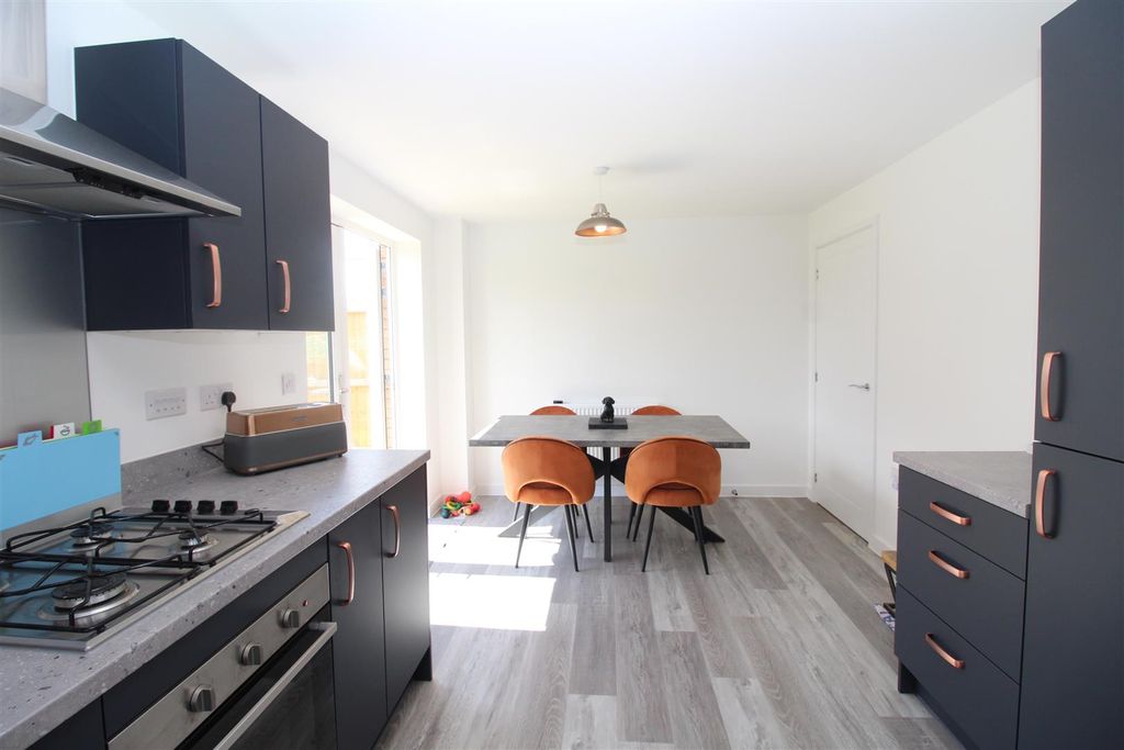 Property photo 3 of 9 Kitchen/Diner