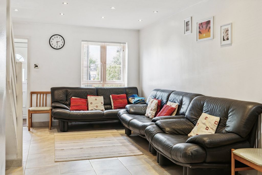 Property photo 2 of 23